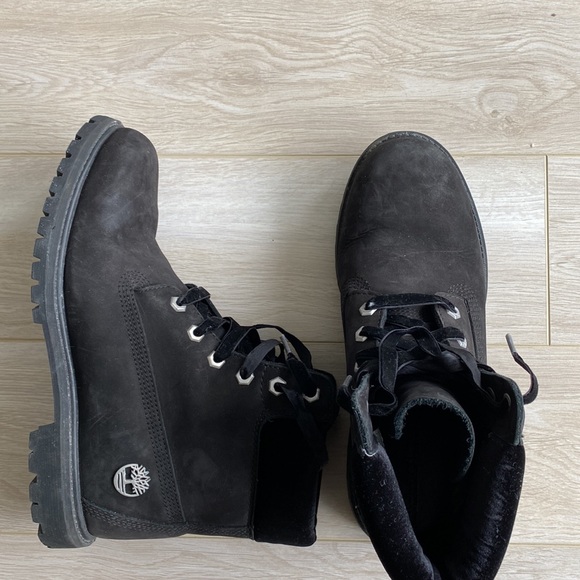 Size 10 Womens Timbs - Picture 3 of 3